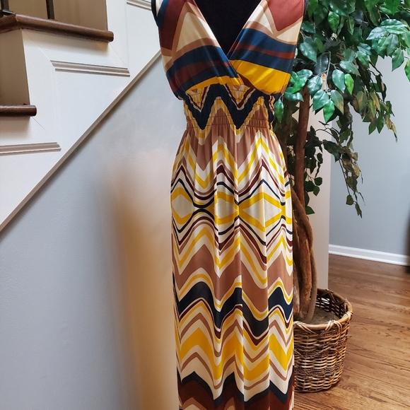 Romantic Sini Multicolored Maxi Dress - Picture 5 of 6